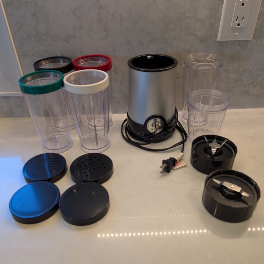 Bella Cucina Blender with six cups, four lids, two blades